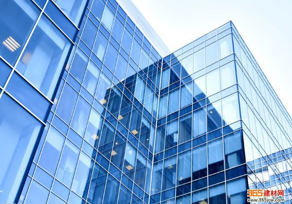 What are the requirements for the selection of glass for curtain walls?