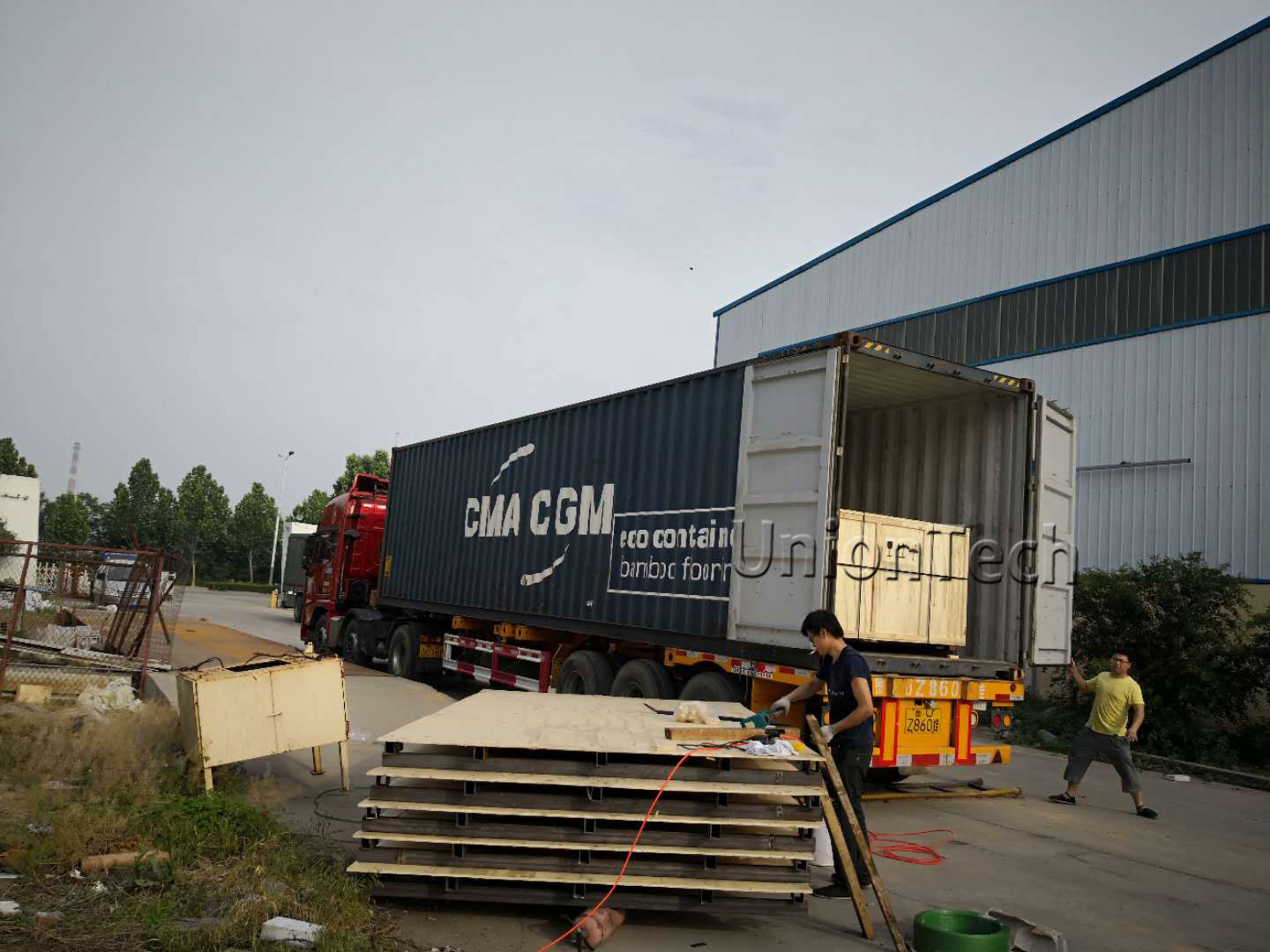 One 40' container delivery to our dealer