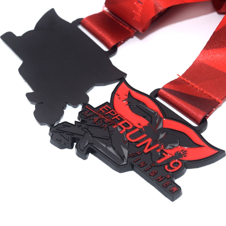 Manufacturer Customized Black Nickel Plated Cutout We Flatout England Marathon Triathlon Running Medal for Finisher