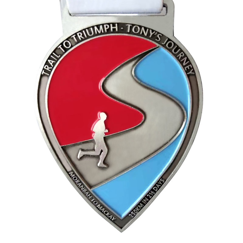Antique silver shield-shaped trail running medal, red and blue enamel running figure, 250km long-distance running event metal commemorative plaque customization.