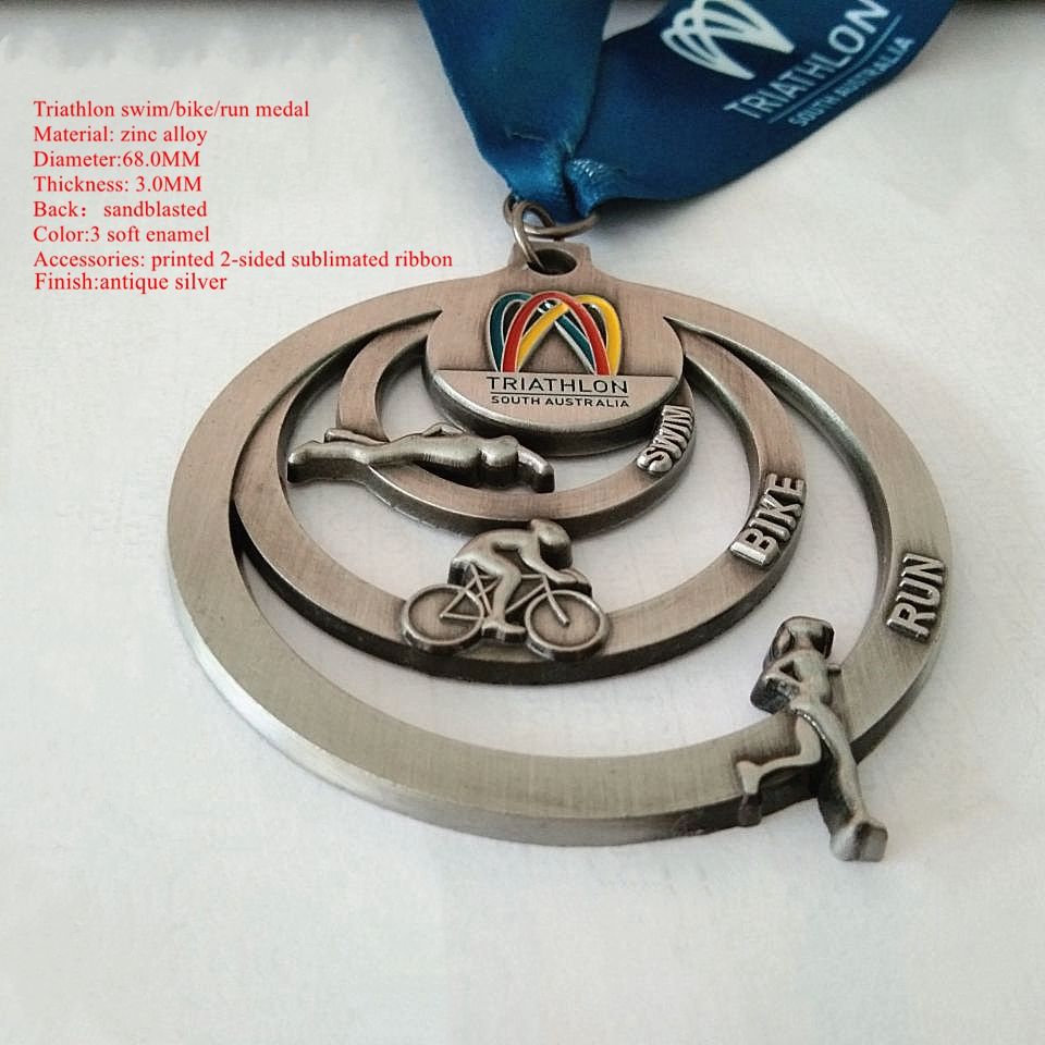 Antique silver shield-shaped trail running medal, red and blue enamel running figure, 250km long-distance running event metal commemorative plaque customization.