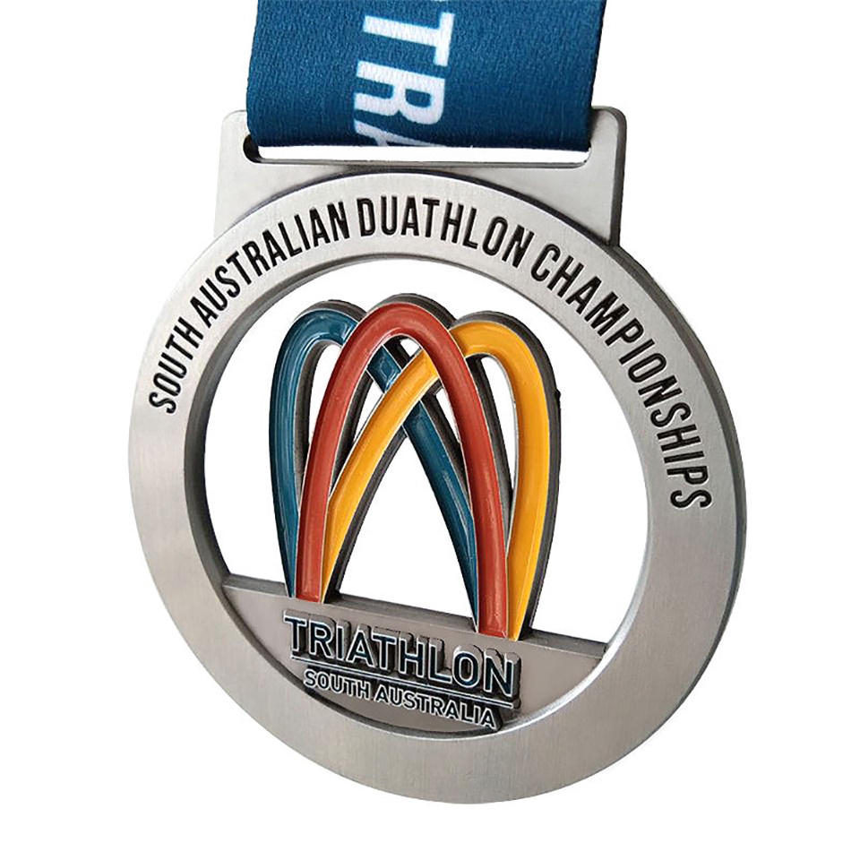 Antique silver shield-shaped trail running medal, red and blue enamel running figure, 250km long-distance running event metal commemorative plaque customization.