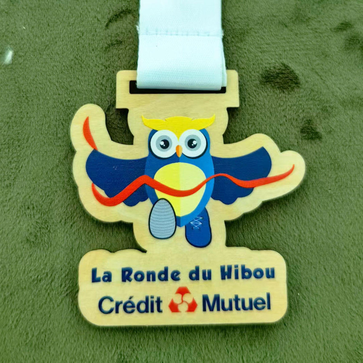 Customized eco-friendly carved UV-printed wooden sports medals for cross-country running, school swimming, martial arts, bamboo medals, jigsaw puzzles, and competition winners.