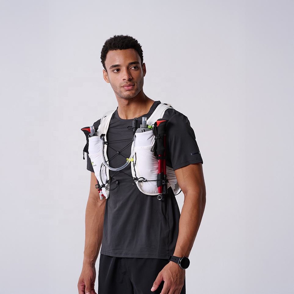 Fashionable Reflective Running Vest Backpack Hydration Bladder Zipper String Closure Waterproof for Hiking Other Outdoor Sports