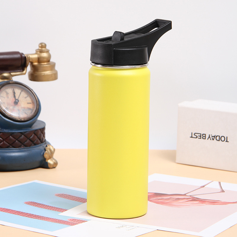 Large-capacity outdoor water bottle, 304 stainless steel insulated cup, 64oz sports water bottle