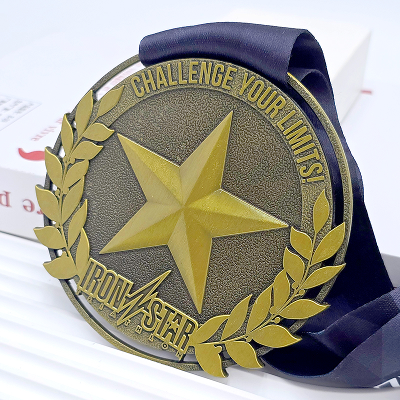 Vintage bronze three-dimensional five-pointed star relief medal triathlon event commemorative medal metal hollow honor medal