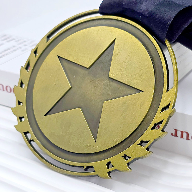 Vintage bronze three-dimensional five-pointed star relief medal triathlon event commemorative medal metal hollow honor medal