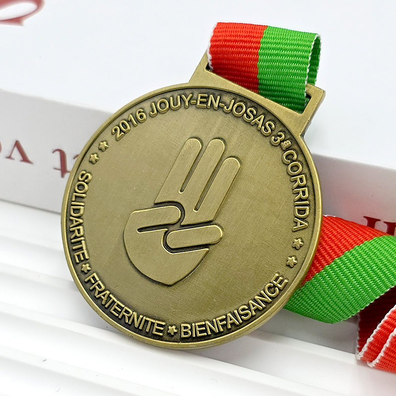 Vintage bronze relief charity event medal Paris charity run event commemorative medal metal texture honor medal