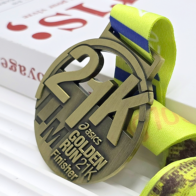 Retro bronze hollow three-dimensional medal gold run half marathon finish commemorative medal metal texture sports honor medal