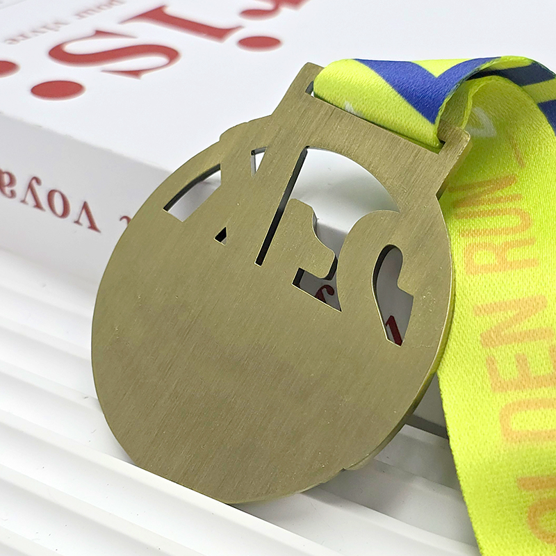 Retro bronze hollow three-dimensional medal gold run half marathon finish commemorative medal metal texture sports honor medal