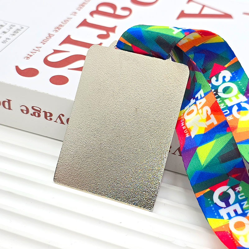 Silver geometric crack 3D relief commemorative medal, metallic running race collectible badge