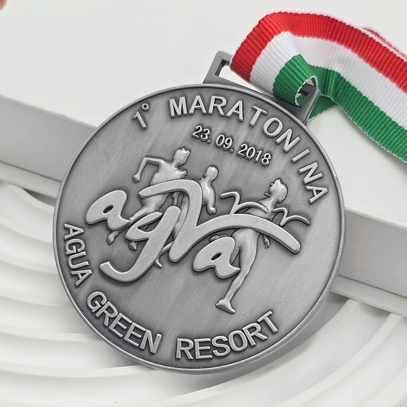 Marathon Retro Silver 3D Relief Commemorative Medal, Metallic Running Race Collectible Badge