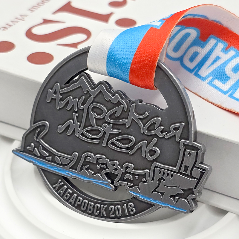 Retro metallic hollow design sports commemorative medal sports collectible ornament