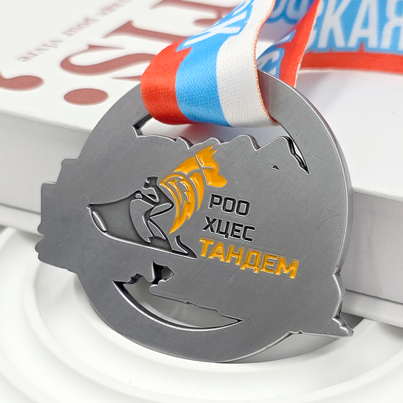 Retro metallic hollow design sports commemorative medal sports collectible ornament