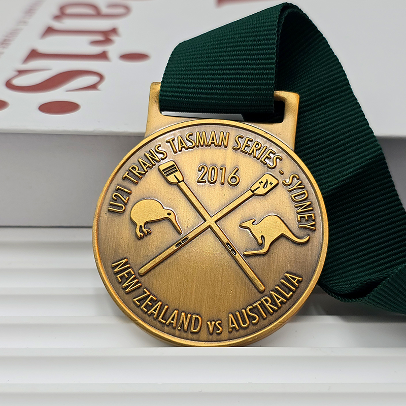 Vintage bronze metal medal commemorating the Sydney ANZAC Trans-Tasman Rowing Series; Kangaroo relief sculpture, international race collectible.