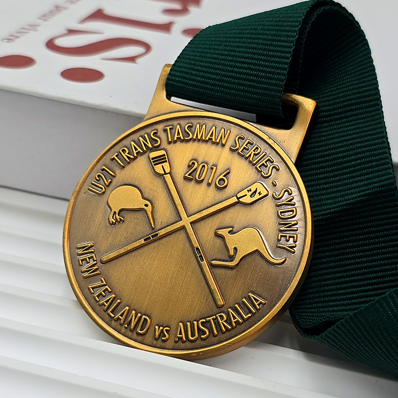 Vintage bronze metal medal commemorating the Sydney ANZAC Trans-Tasman Rowing Series; Kangaroo relief sculpture, international race collectible.
