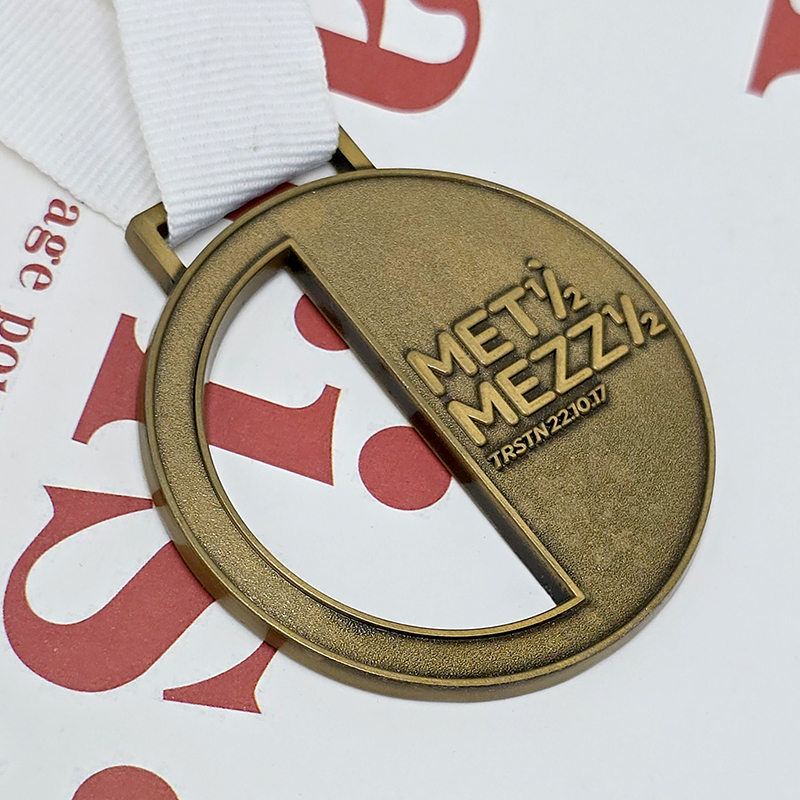 Retro bronze metal medal, commemorative semi-circular openwork design, sports event collectible.