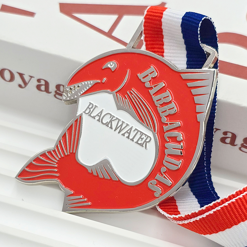 Silver and red color-blocked metal medal, commemorative fish-shaped openwork three-dimensional relief water sports collectible.