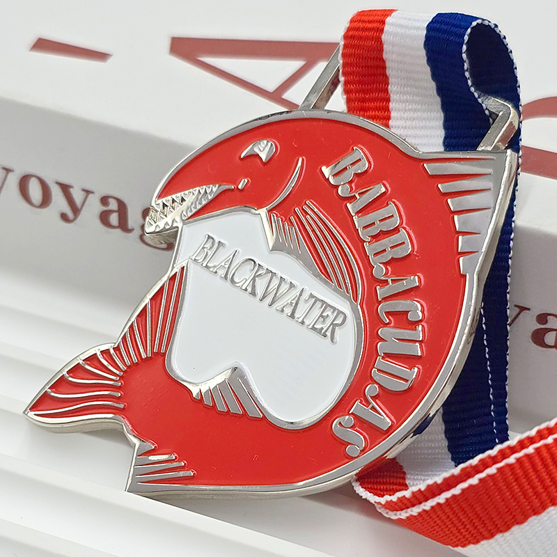 Silver and red color-blocked metal medal, commemorative fish-shaped openwork three-dimensional relief water sports collectible.