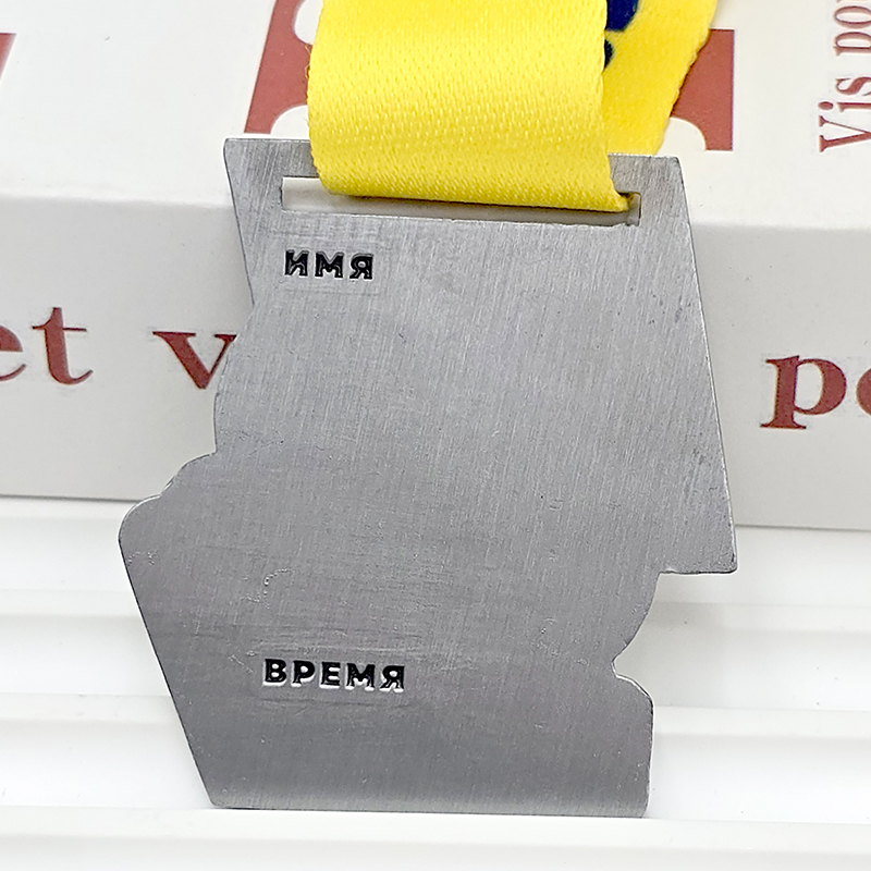 Metal medal, Russian 5KM running race commemorative track relief, sports event collectible.