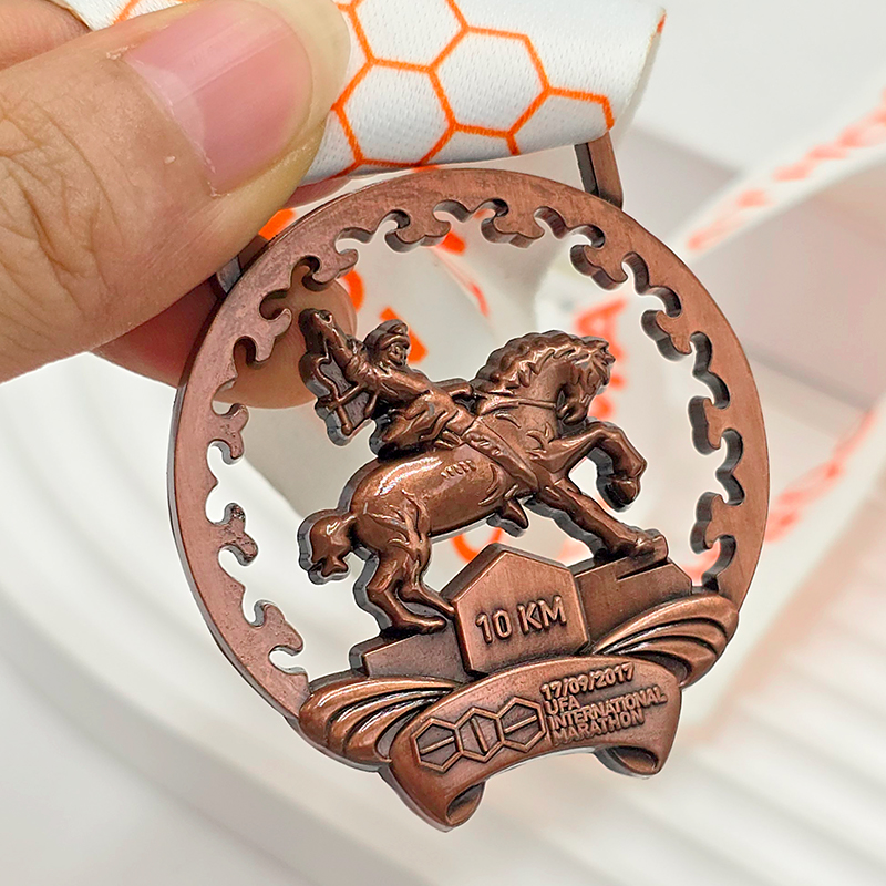 Vintage bronze metal medal, Istanbul International Marathon 10KM commemorative piece, featuring a knight on horseback with 3D relief and openwork design, a collectible item for the event.