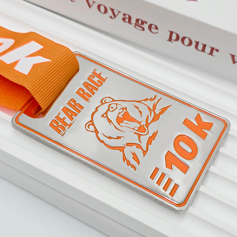 Silver and orange color-blocked metallic medal, commemorative 3D bear head relief for the 10K race, a collectible item for runners who have completed the race.
