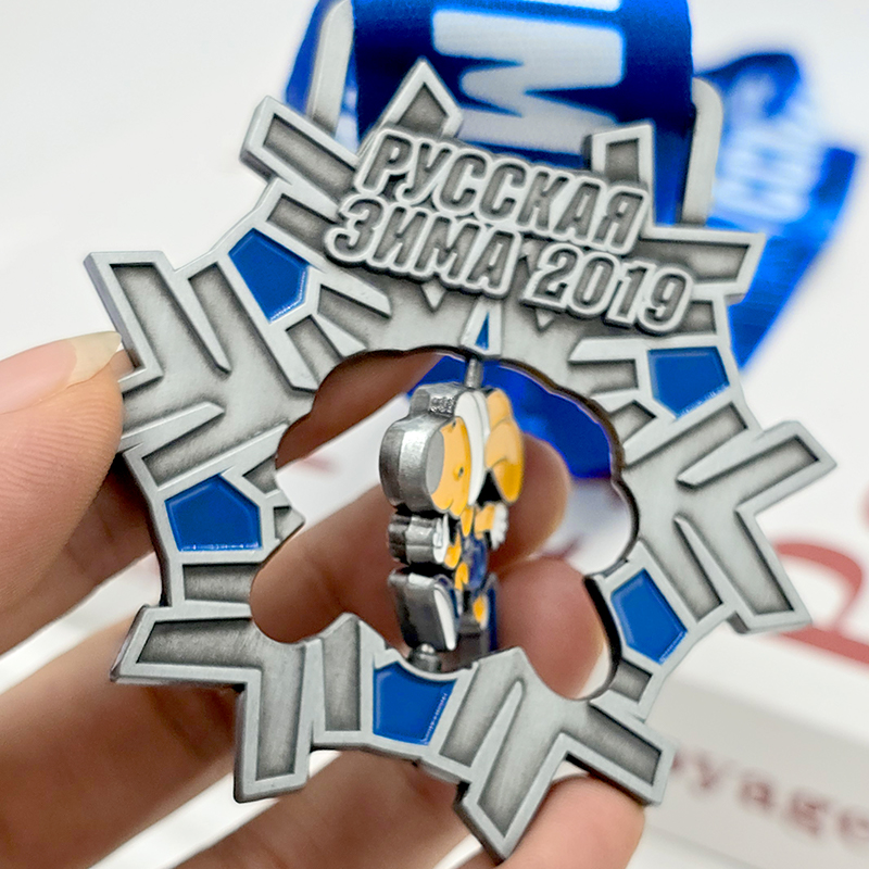 Silver and blue contrasting metallic medal, Russian winter race commemorative cartoon runner snowflake relief, winter-themed running collectible.