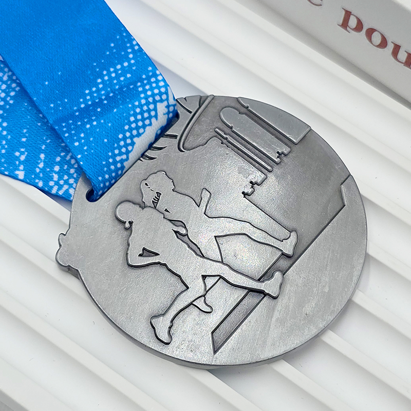 Silver and blue color-blocked metallic medal, Sochi Marathon commemorative city architecture wave relief, seaside race collectible.