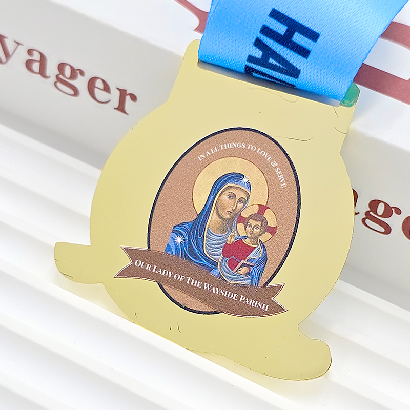 Gold and blue color-blocked metallic medal, charity half marathon commemorative 