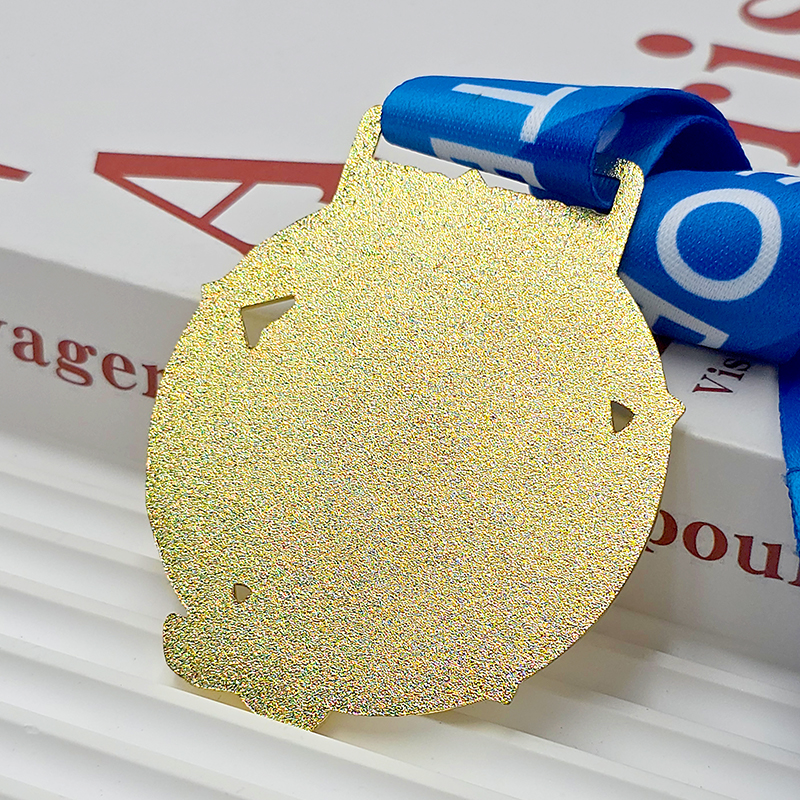 Gold-plated metal medal, 1961-2021, Yaroslavl Petrochemical 60th Anniversary Commemorative Ice Hockey Player Relief, Corporate Event Collectible.