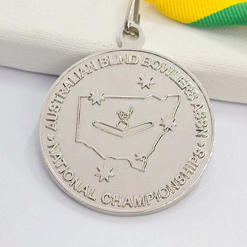 Australian sporting event metal medal set, including commemorative medals for athletics, bowling, kayaking, etc., featuring maps and kangaroo reliefs. A collectible set of Australian sporting event medals.