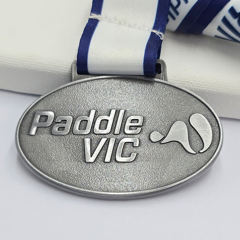 Australian sporting event metal medal set, including commemorative medals for athletics, bowling, kayaking, etc., featuring maps and kangaroo reliefs. A collectible set of Australian sporting event medals.