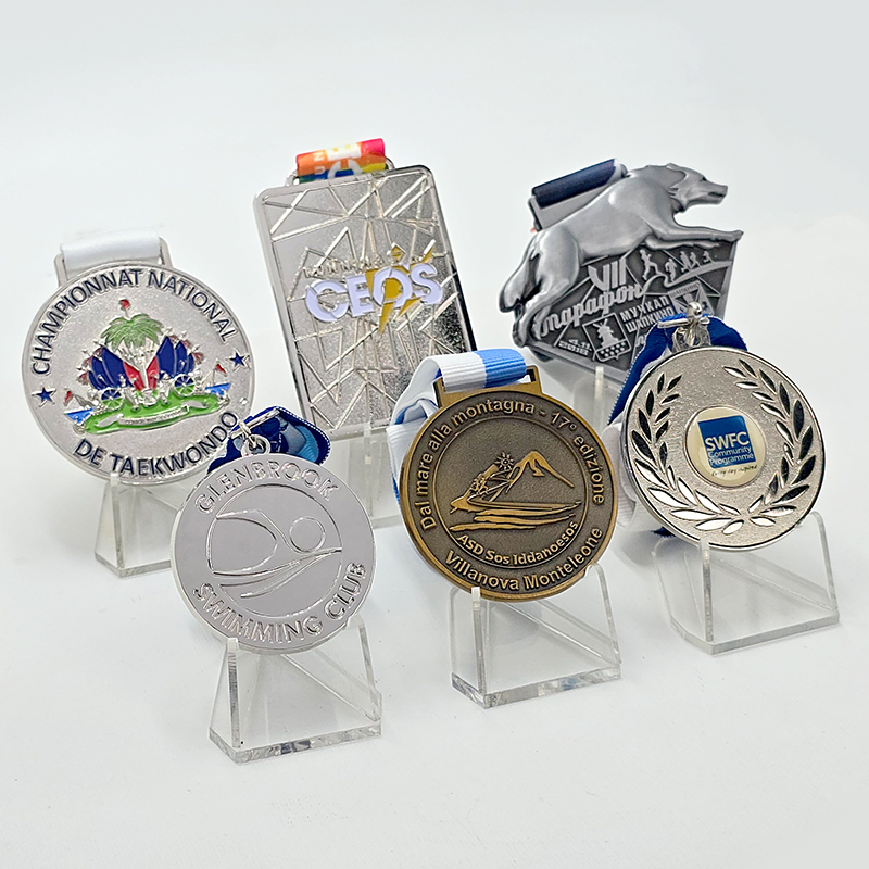 Global Multi-Sports Themed Medal Set: Commemorating events such as the French Swimming Championships, the Italian Mountain Climbing Championships, the Russian Wolf Race, and programming competitions. Featuring animal and geometric relief designs, this unique and niche sports collection set is a collectible item.