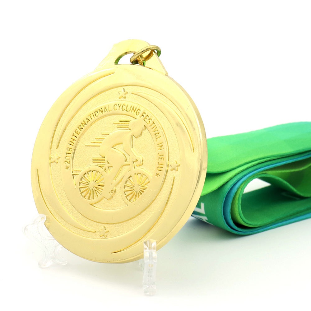 OEM/ODM design of metal swimming, cycling, and running medals; custom zinc alloy enamel medals; triathlon medals.