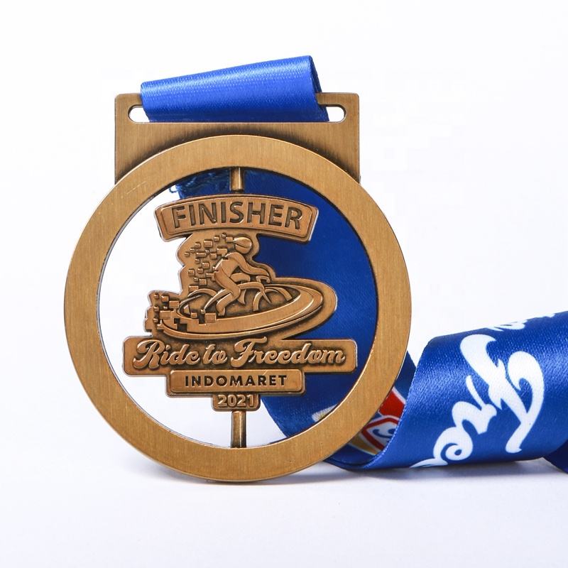 Themed Race Medal: Rotatable Gear-Shaped Lake Toba Series Medal