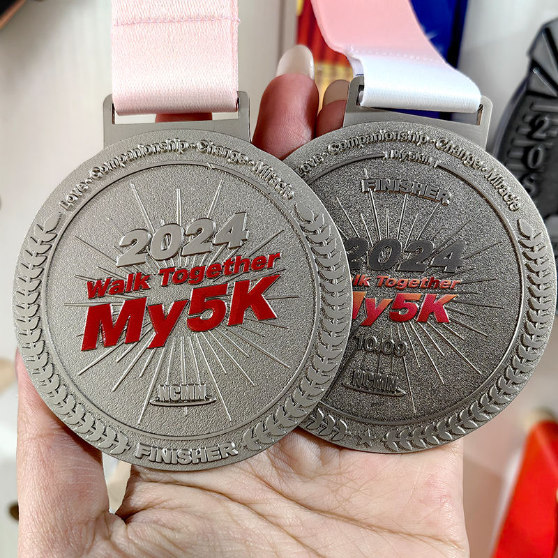 Running medal with red five-pointed star border - finisher medal for running events