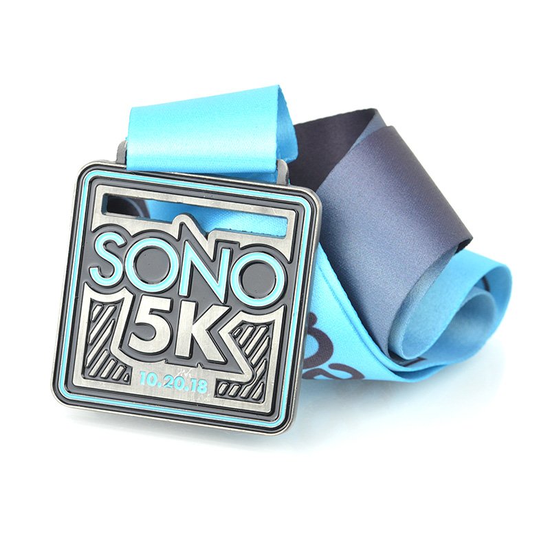 Fitness-themed race medals: Retro silver base with 3D embossed starting pose medals.