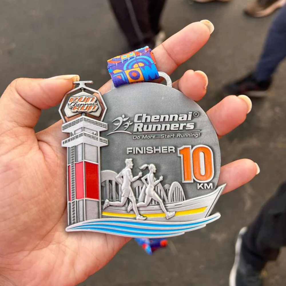 Finisher's Medal: 3D Relief Commemorative Badge Featuring City Landmark Couples Run
