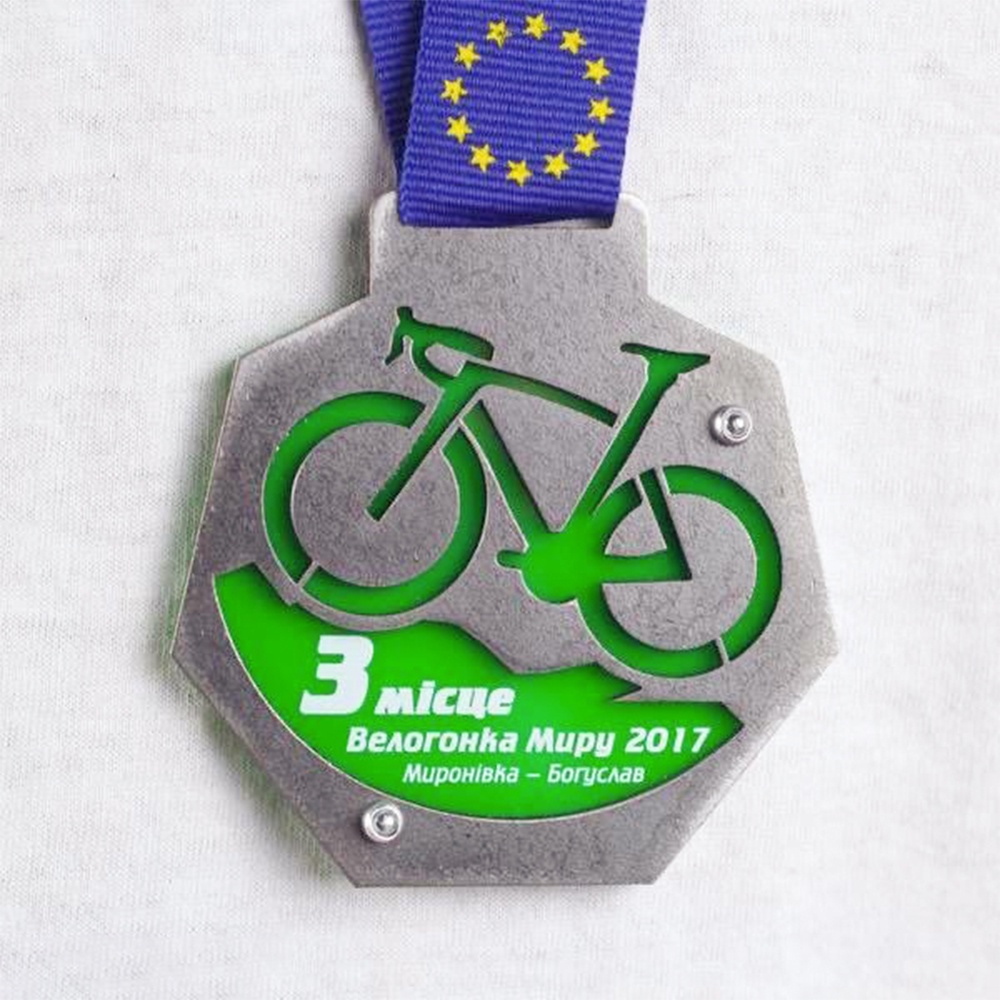 Mountain bike race medals: gold, silver, and bronze three-color openwork cycling commemorative badges