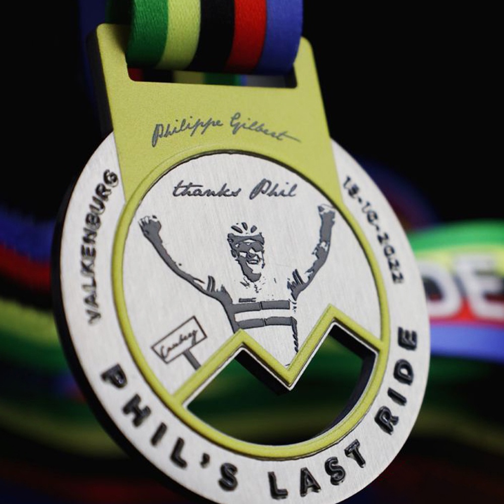 Mountain bike race medals: gold, silver, and bronze three-color openwork cycling commemorative badges