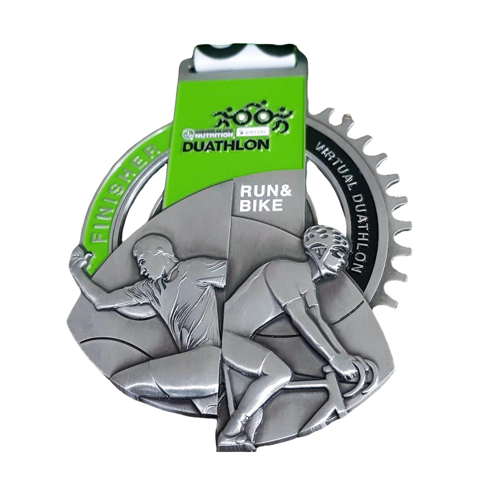 Triathlon Turning Medal, Ancient Silver Swimming, Cycling and Running Commemorative Badge