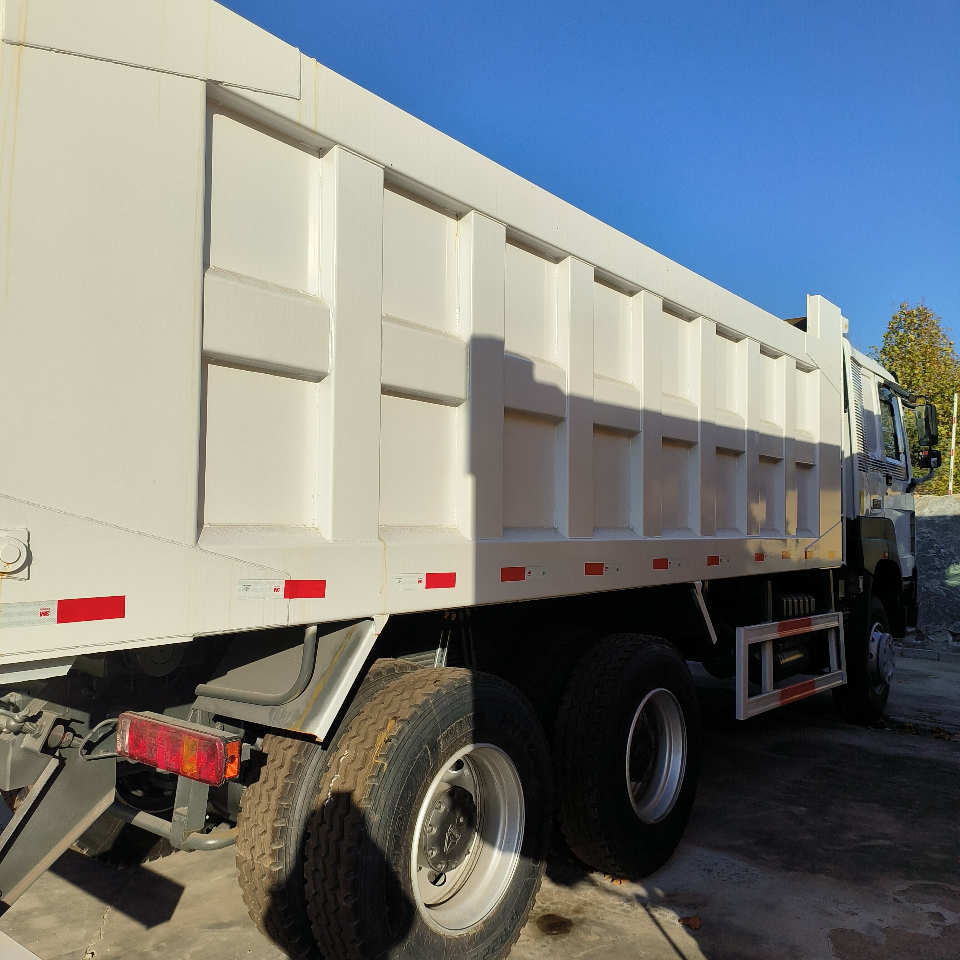 SINOTRUK HOWO 6X4 380HP DUMP TRUCK
