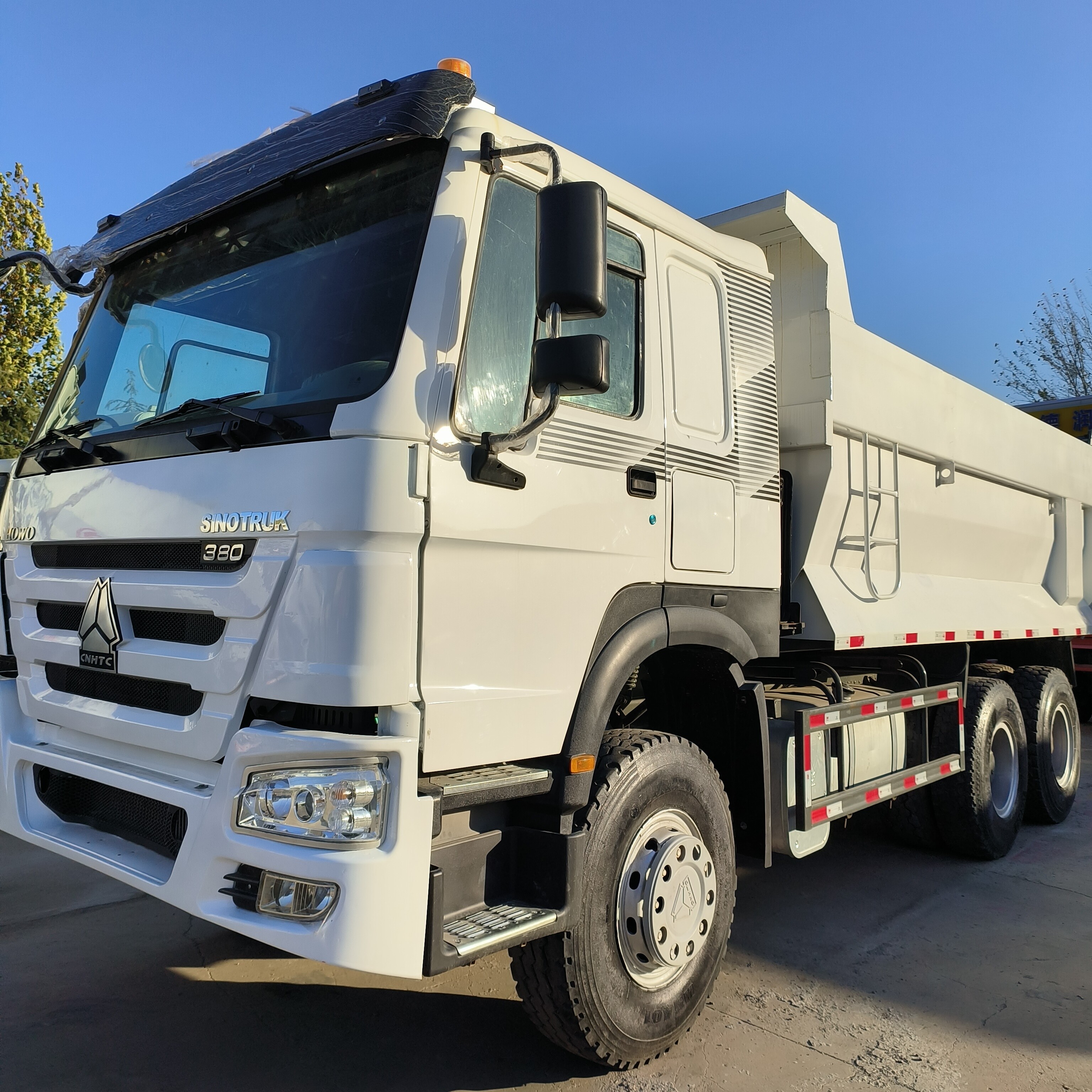 SINOTRUK HOWO 6X4 380HP DUMP TRUCK