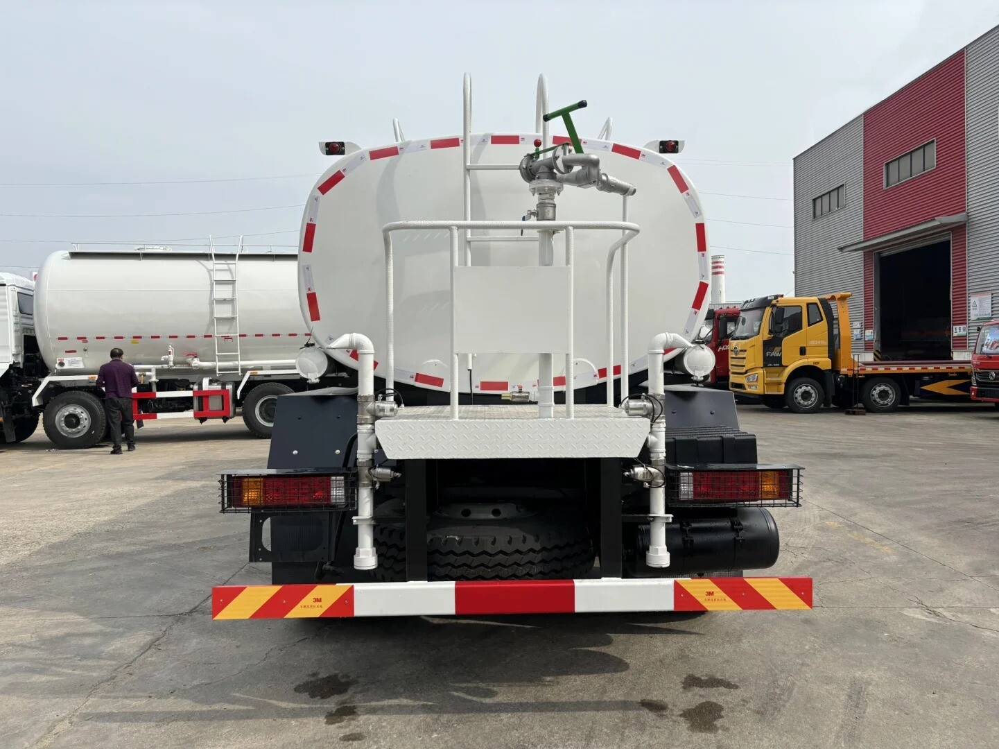 Shacman  Sprinkler Truck