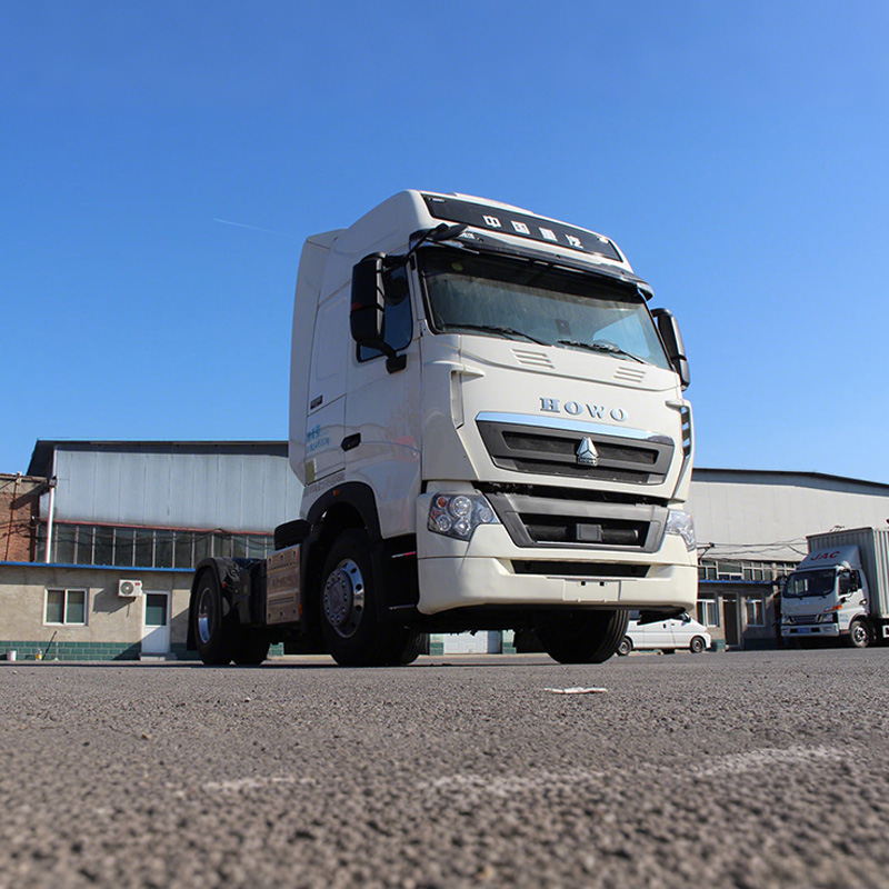 SIintruk Howo T7H 400HP Tractor Truck
