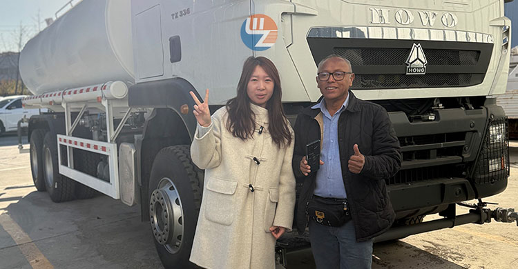 Peru Customers Came to WUZHOU to Buy Howo T7H Water Tanker Truck