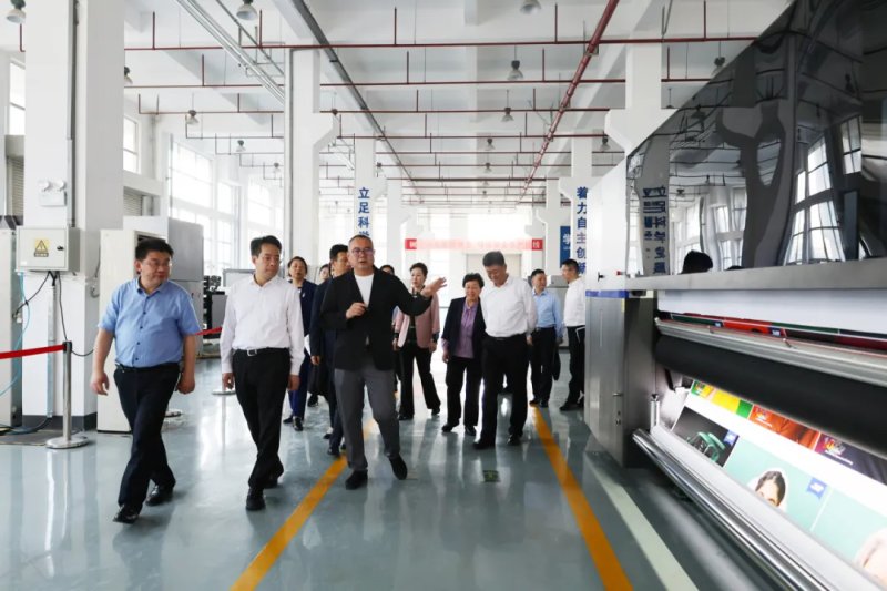 1744854747771310475793760256.jpg 图片