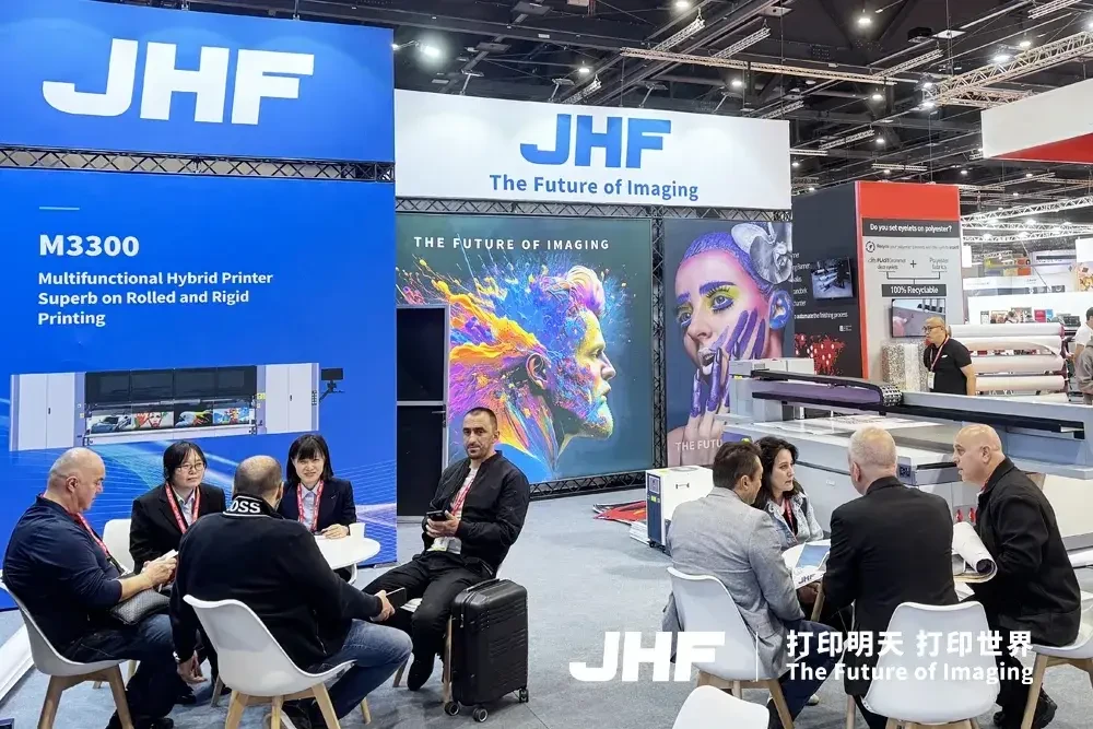 Jin Hengfeng est apparu au salon FESPA : Sortir en mer et surfer sur les vagues, rivaliser pour un bon élan