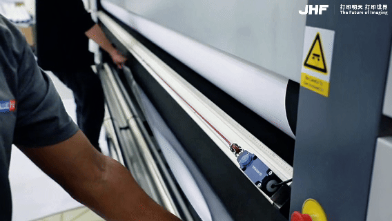 Jinhengfeng fournit des services de maintenance méticuleux, aidant les clients lettons à obtenir une production stable et une qualité améliorée.