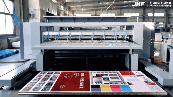 L'imprimante de chargement et de déchargement entièrement automatique M3300-s assure un processus de production de masse fluide et efficace.